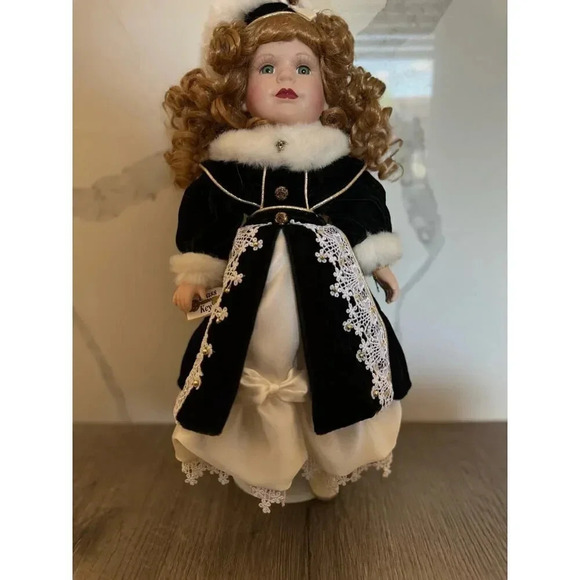 Brass Key Victorian Rose Collection Genuine Porcelain Doll Special Edition 1997 - Picture 4 of 8